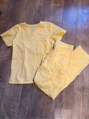 Mandala Women’s Yellow Scrub Set